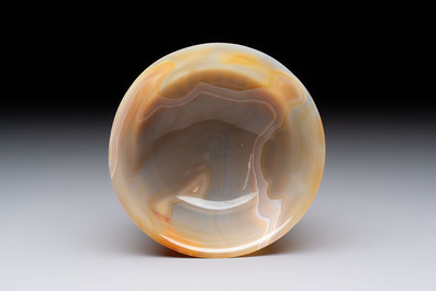 An 18kt gold-mounted carved agate goblet, France or Italy, 19/20th C.