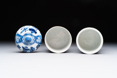 Two Chinese blue and white vases, a covered jar and a brush pot, Kangxi and later