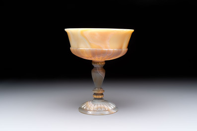 An 18kt gold-mounted carved agate goblet, France or Italy, 19/20th C.