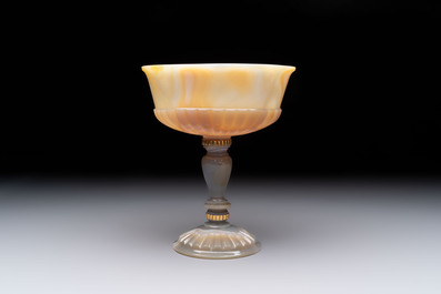 An 18kt gold-mounted carved agate goblet, France or Italy, 19/20th C.