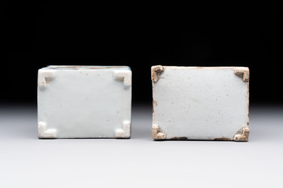 A pair of Chinese famille verte rectangular 'fighting roosters' tea caddies, Kangxi
