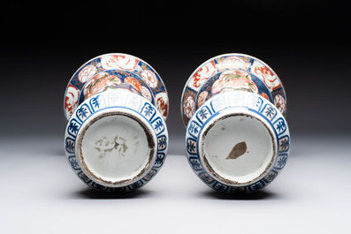 A five-piece Imari-style garniture with eagles and deer, Samson, Paris, 19th C.