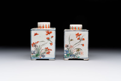 A pair of Chinese famille verte rectangular 'fighting roosters' tea caddies, Kangxi