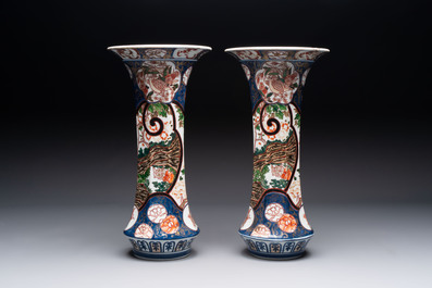 A five-piece Imari-style garniture with eagles and deer, Samson, Paris, 19th C.