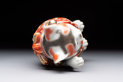 A Japanese Kutani figure of a Maneki-neko Beckoning Cat, 20th C.