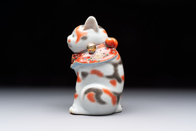 A Japanese Kutani figure of a Maneki-neko Beckoning Cat, 20th C.