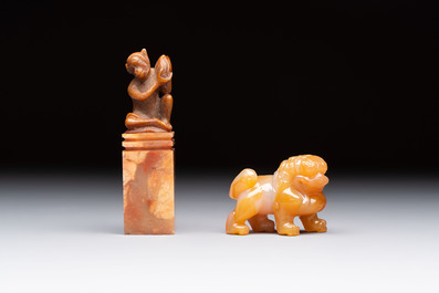Six various Chinese agate, soapstone and serpentine wares, 19/20th C.
