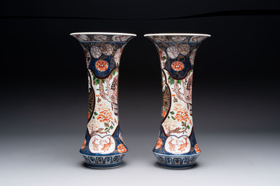 A five-piece Imari-style garniture with eagles and deer, Samson, Paris, 19th C.