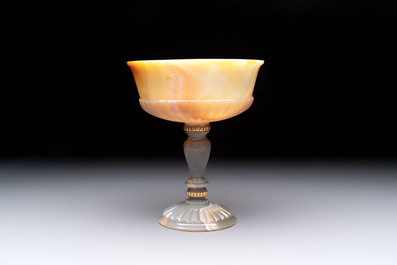 An 18kt gold-mounted carved agate goblet, France or Italy, 19/20th C.