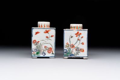 A pair of Chinese famille verte rectangular 'fighting roosters' tea caddies, Kangxi