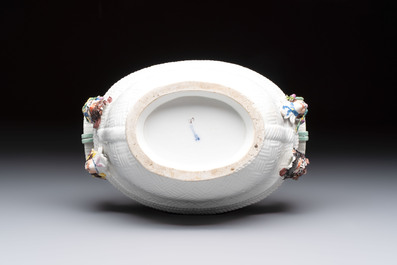 A Meissen kakiemon-style basket with figural head handles, Germany, 18th C.
