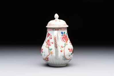 A Chinese famille rose teapot and a 'quails' bowl, Yongzheng