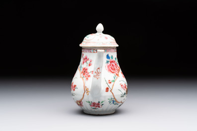 A Chinese famille rose teapot and a 'quails' bowl, Yongzheng