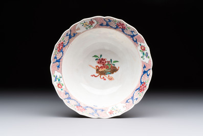 A Chinese famille rose teapot and a 'quails' bowl, Yongzheng