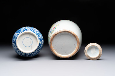 A Chinese blue and white bottle vase and a famille rose 'peaches' jar, 19th C.
