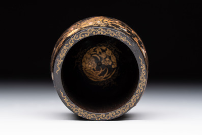 A fine Japanese Shibayama gilt-lacquer zitan cup, signed Dainippon Tokyo Seimusai 生霧齋 mark, Meiji, 19th C.