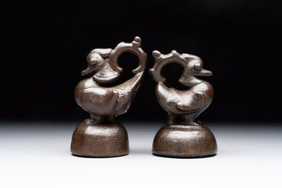 Two Burmese bronze bird-form opium weights, 18/19th C.
