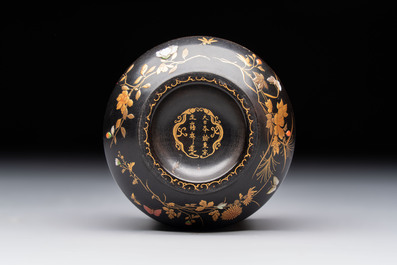 A fine Japanese Shibayama gilt-lacquer zitan cup, signed Dainippon Tokyo Seimusai 生霧齋 mark, Meiji, 19th C.