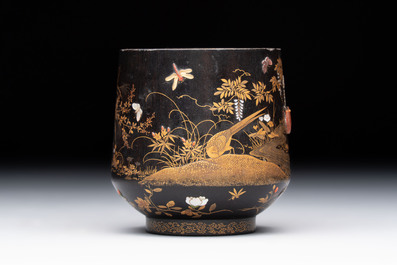 A fine Japanese Shibayama gilt-lacquer zitan cup, signed Dainippon Tokyo Seimusai 生霧齋 mark, Meiji, 19th C.