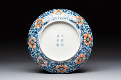 A Chinese doucai plate with floral scroll design, Tongzhi mark, 19/20th C.