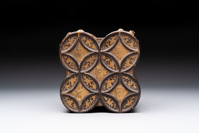 A fine Chinese Canton gilt-lacquered quadrifoil tea chest, 19th C.