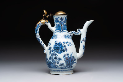 A fine blue and white Dutch Delft chinoiserie jug with brass lid, 17th C.