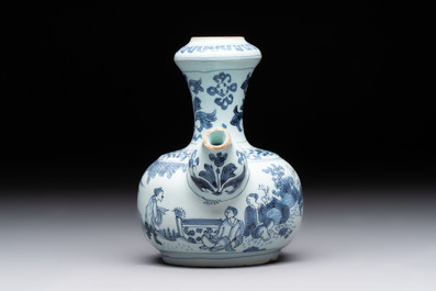 A blue and white Dutch Delft chinoiserie kendi, 17th C.