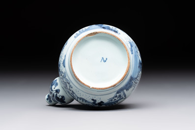 A blue and white Dutch Delft chinoiserie kendi, 17th C.