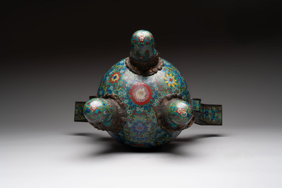 A Chinese cloisonn&eacute; tripod censer and cover, 19th C.