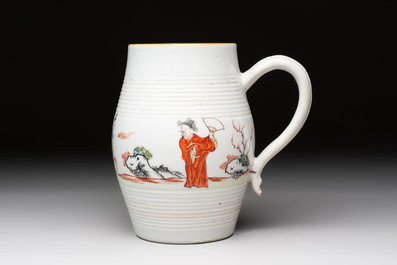 A Chinese famille rose 'mandarin subject' teapot and a mug, Qianlong