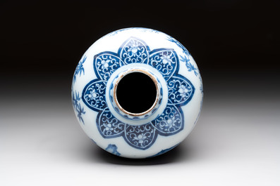 A fine blue and white Dutch Delft Transitional style chinoiserie jar, late 17th C.