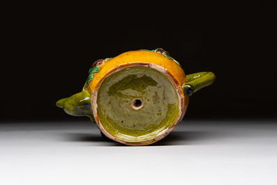 A Chinese sancai-glazed peach-shaped cadogan teapot, 19th C.