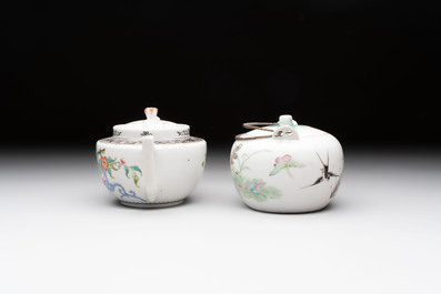 Four Chinese blue, white and famille rose covered teapots, Tongzhi and Hu Mao Ji 胡茂記 mark, Kangxi and later