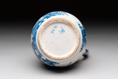 A blue and white Dutch Delft jug with pewter cover, 1st quarter 18th C.