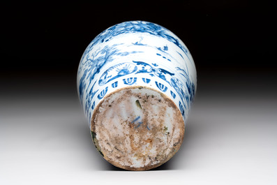 A fine blue and white Dutch Delft Transitional style chinoiserie jar, late 17th C.