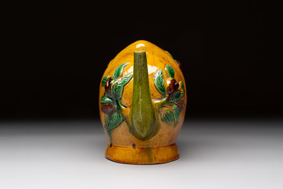 A Chinese sancai-glazed peach-shaped cadogan teapot, 19th C.