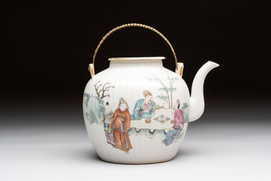 A Chinese famille rose covered teapot and a pair of Samson wall pocket vases, Tongzhi mark, 19th C.
