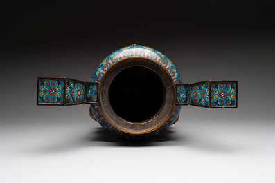 A Chinese cloisonn&eacute; tripod censer and cover, 19th C.