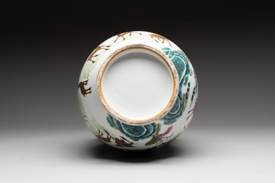 A fine Chinese famille rose 'hu' 'deer and monkey' vase, 19th C.