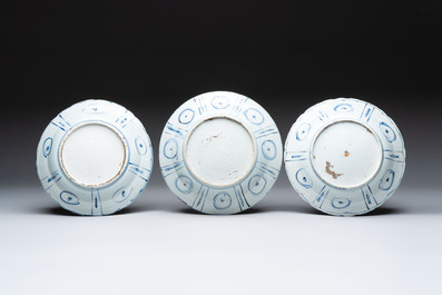 Three Chinese blue and white 'kraak' dishes with a bird and flowers, Wanli