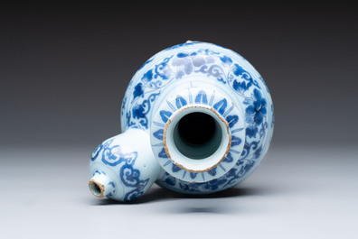 A blue and white Dutch Delft chinoiserie kendi, late 17th C.