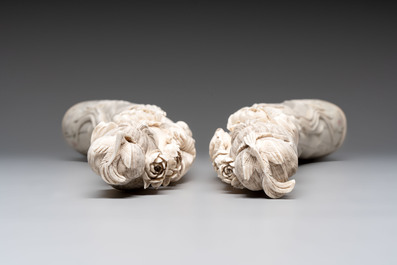 Two pairs of Chinese ivory 'elegant beauty' carvings, 'Da Hai 大海' mark, 19/20th C.