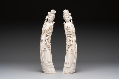 Two pairs of Chinese ivory 'elegant beauty' carvings, 'Da Hai 大海' mark, 19/20th C.