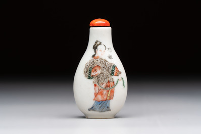 A Chinese famille rose 'Jin Ling Shi Er Chai 金陵十二釵' snuff bottle, 19th C.