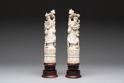 Two pairs of Chinese ivory 'elegant beauty' carvings, 'Da Hai 大海' mark, 19/20th C.
