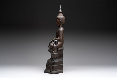 A large and fine Burmese bronze Buddha with two servants, 16/17th C.