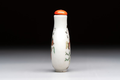 A Chinese famille rose 'Jin Ling Shi Er Chai 金陵十二釵' snuff bottle, 19th C.