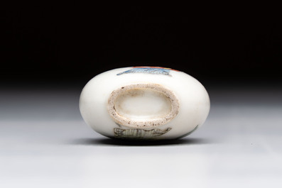 A Chinese famille rose 'Jin Ling Shi Er Chai 金陵十二釵' snuff bottle, 19th C.