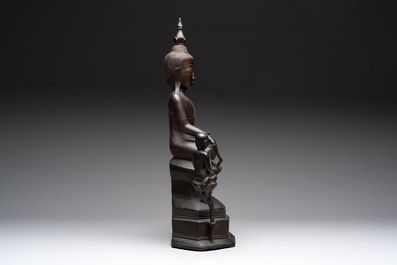 A large and fine Burmese bronze Buddha with two servants, 16/17th C.