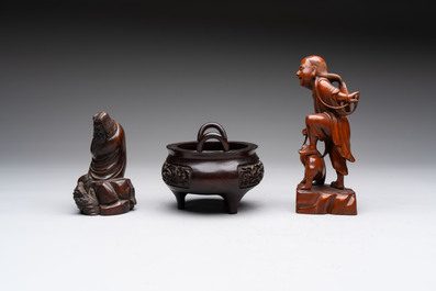 Five various Chinese wooden carvings and a censer, 19/20th C.